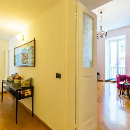 Portico 17 - Charming House Close Promenade * Napels